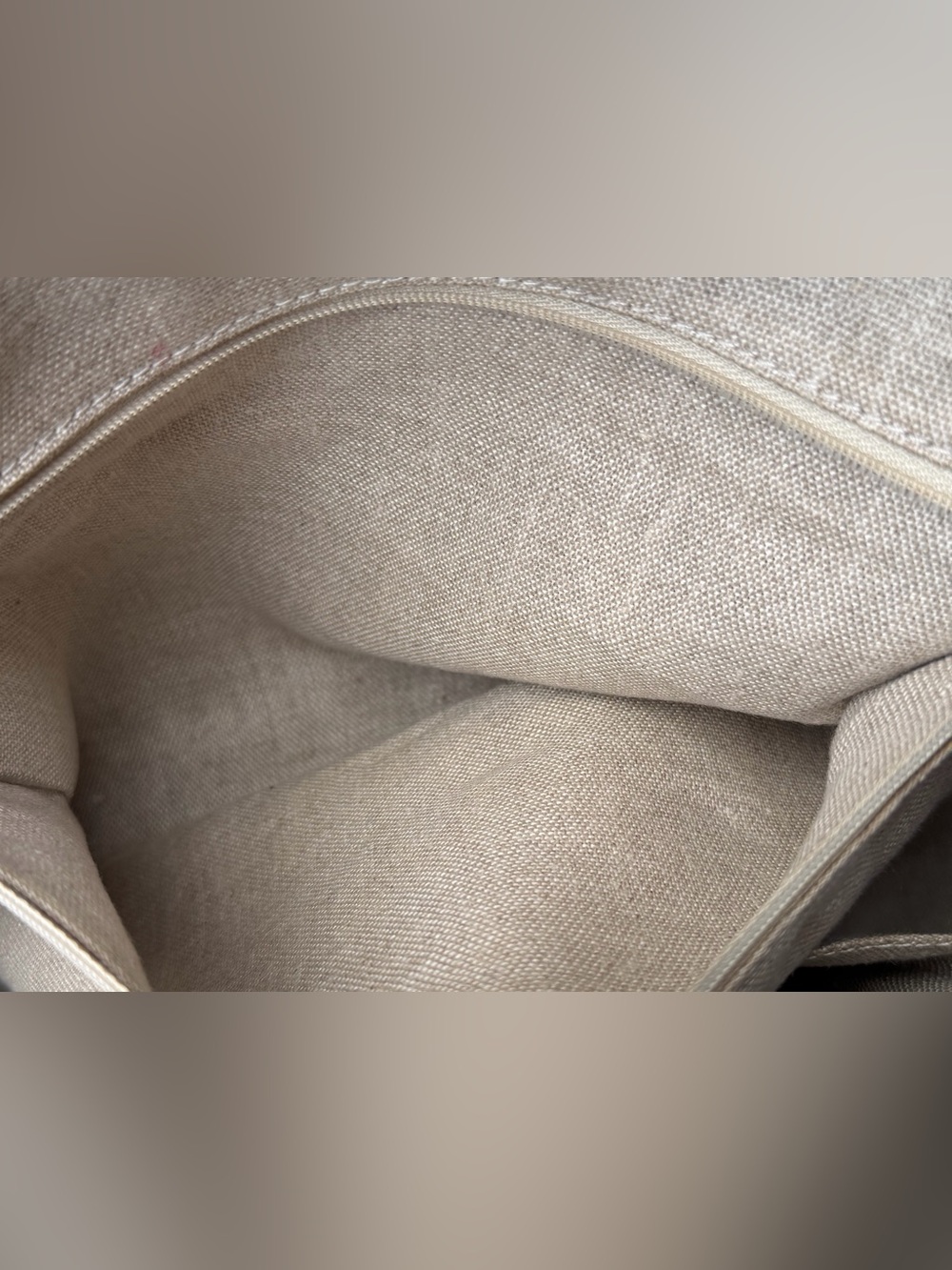 Gucci Embossed Red Leather Shoulder Bag - Picture 10 of 16
